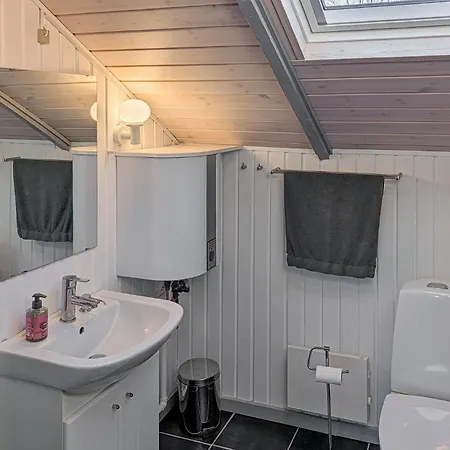 5 Bedroom Amazing Home In Spottrup